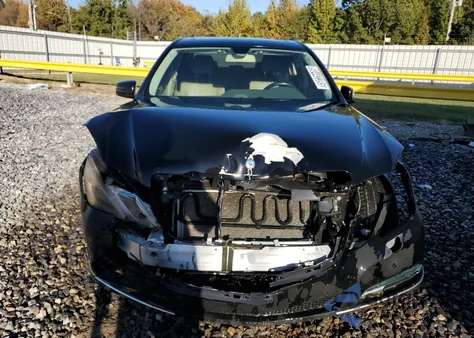 2011 Mercedes-Benz E 350 4Matic z USA, uszkodzony, nr VIN WDDHF8HB7BA375134